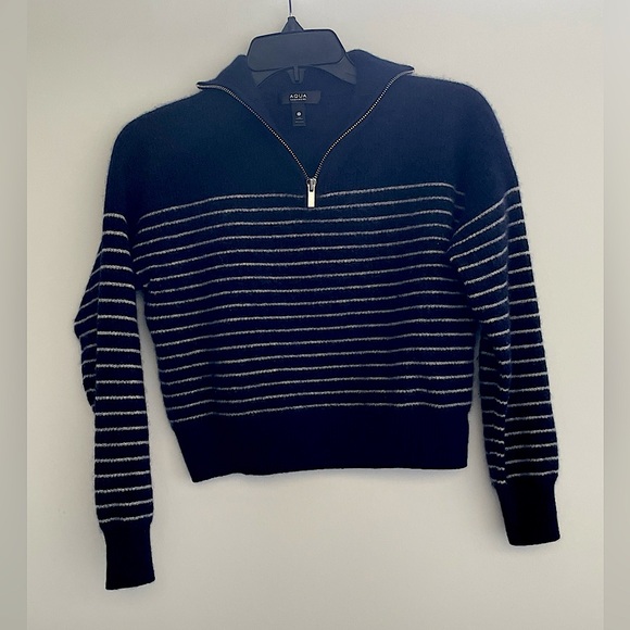 Beautiful Navy blue AQUA cashmere sweater - Picture 3 of 5